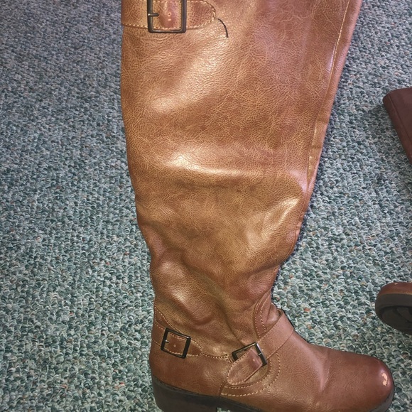 Boots - Picture 2 of 4
